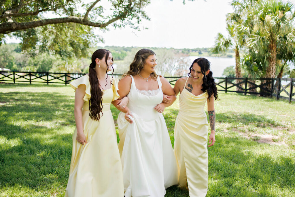 Wedding party at Lakeview Gardens wedding